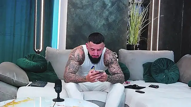 masterkingofmusclee online show from 20, 1, 2025