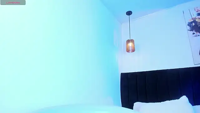 dolly zoe online show from 6, 4, 2026