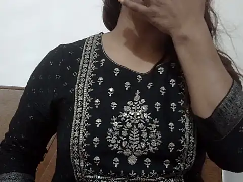 Snapshot of shekira99 chatting on 5, 10, 2025 shekira99 online show from 5, 10, 2025