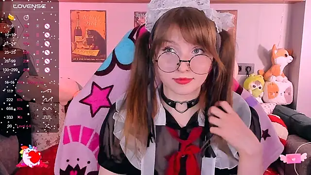 Snapshot of AliceLanley chatting on 15, 12, 2024 AliceLanley online show from 15, 12, 2024