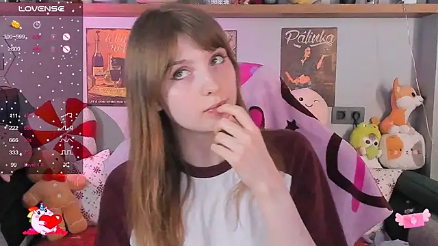 Snapshot of AliceLanley chatting on 17, 12, 2024 AliceLanley online show from 17, 12, 2024