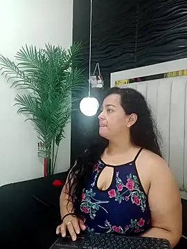 Snapshot of lucia_vonne_ chatting on 8, 1, 2025 lucia vonne online show from 8, 1, 2025