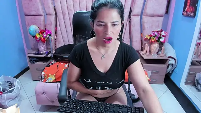 Snapshot of HornySkinny26 chatting on 20, 10, 2025 HornySkinny26 online show from 20, 10, 2025