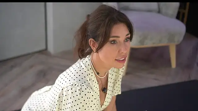 Snapshot of Arte_Adelle chatting on 16, 7, 2026 Arte Adelle online show from 16, 7, 2026