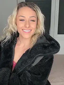 petrouchkaaa  online show from 4, 3, 2025