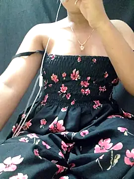 Snapshot of Roshni_98 chatting on 15, 7, 2026 Roshni 98 online show from 15, 7, 2026