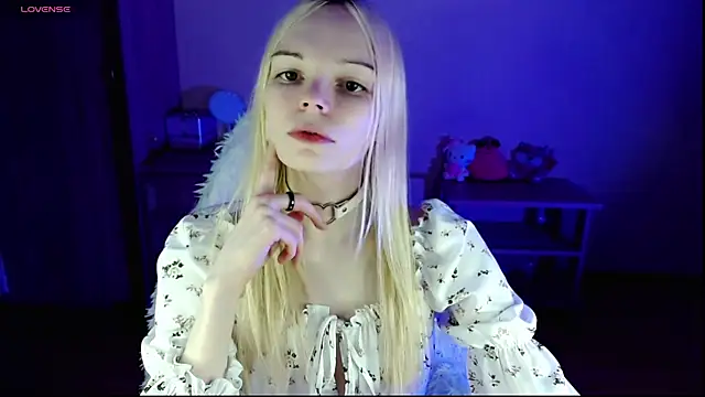 Snapshot of Emily_Nyaffee chatting on 16, 12, 2024 Emily Nyaffee online show from 16, 12, 2024