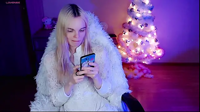 Snapshot of Emily_Nyaffee chatting on 23, 12, 2024 Emily Nyaffee online show from 23, 12, 2024