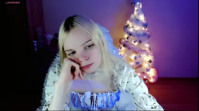Snapshot of Emily_Nyaffee chatting on 28, 12, 2024 Emily Nyaffee online show from 28, 12, 2024