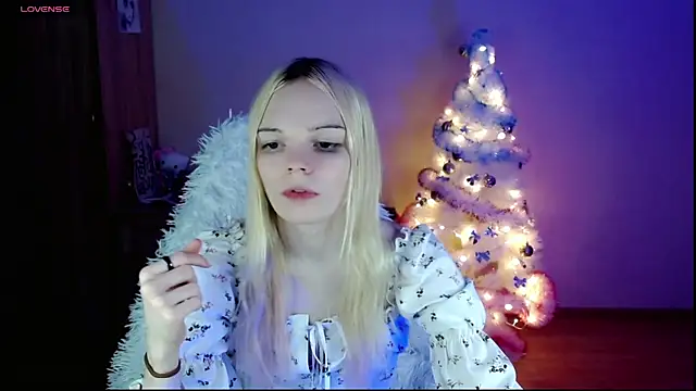 Snapshot of Emily_Nyaffee chatting on 30, 12, 2024 Emily Nyaffee online show from 30, 12, 2024