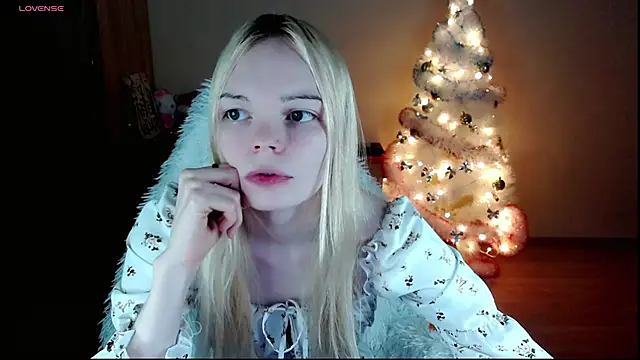 Snapshot of Emily_Nyaffee chatting on 5, 1, 2025 Emily Nyaffee online show from 5, 1, 2025