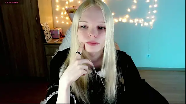 Snapshot of Emily_Nyaffee chatting on 27, 2, 2025 Emily Nyaffee online show from 27, 2, 2025