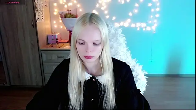 Snapshot of Emily_Nyaffee chatting on 3, 3, 2025 Emily Nyaffee online show from 3, 3, 2025