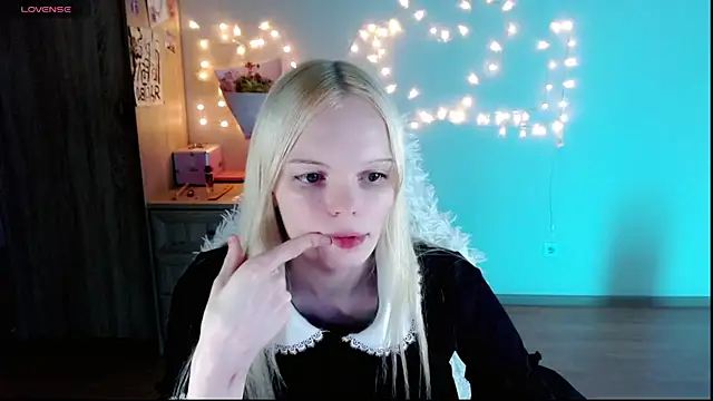Snapshot of Emily_Nyaffee chatting on 3, 3, 2025 Emily Nyaffee online show from 3, 3, 2025