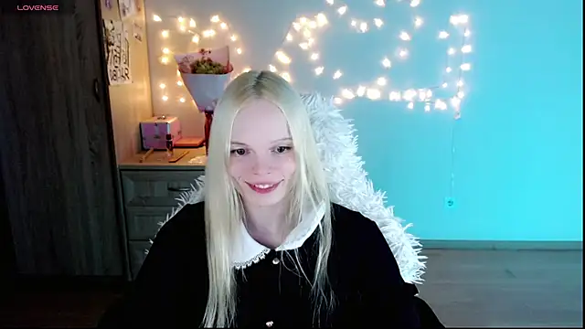 Snapshot of Emily_Nyaffee chatting on 4, 3, 2025 Emily Nyaffee online show from 4, 3, 2025