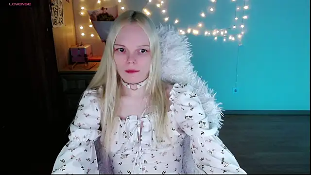 Snapshot of Emily_Nyaffee chatting on 8, 3, 2025 Emily Nyaffee online show from 8, 3, 2025