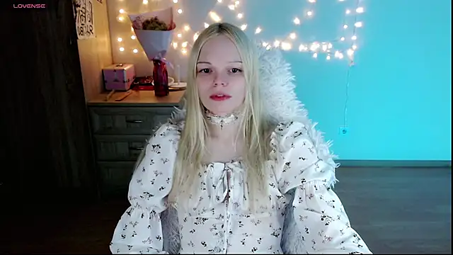 Snapshot of Emily_Nyaffee chatting on 12, 3, 2025 Emily Nyaffee online show from 12, 3, 2025