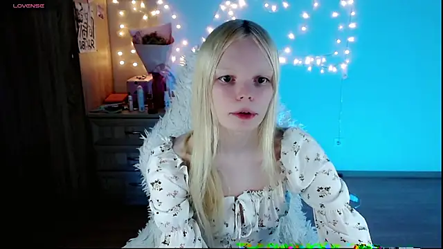 Snapshot of Emily_Nyaffee chatting on 22, 3, 2025 Emily Nyaffee online show from 22, 3, 2025