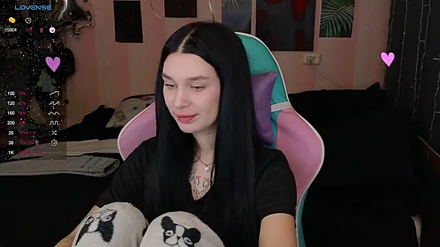 Snapshot of Amanda_Tender chatting on 4, 2, 2025 Amanda Tender online show from 4, 2, 2025