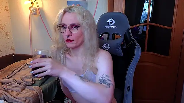 Lori Myaf online show from 3, 8, 2026