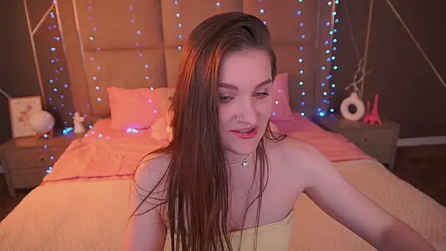 EmmyCharmm online show from 4, 2, 2026