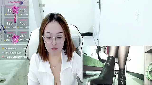 Snapshot of -orange_ chatting on 11, 12, 2024 -orange online show from 11, 12, 2024