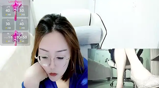 Snapshot of -orange_ chatting on 10, 1, 2025 -orange online show from 10, 1, 2025