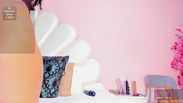 Letizia West  online show from 26, 2, 2025