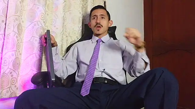 Snapshot of HomeAloneK chatting on 1, 6, 2026 HomeAloneK online show from 1, 6, 2026