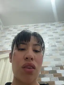Snapshot of kim_monti chatting on 1, 4, 2026 kim monti online show from 1, 4, 2026