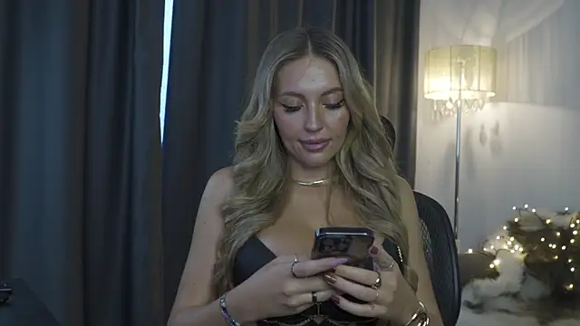 JoanneGG online show from 13, 11, 2025