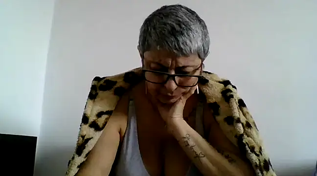 roseblak42 online show from 3, 3, 2025