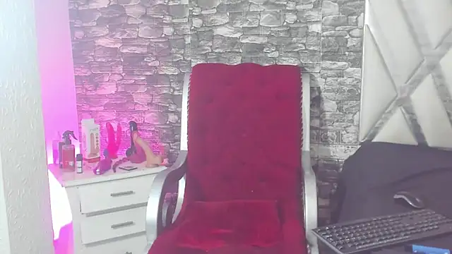 Snapshot of Trinna_harperr chatting on 11, 12, 2024 Trinna harperr online show from 11, 12, 2024