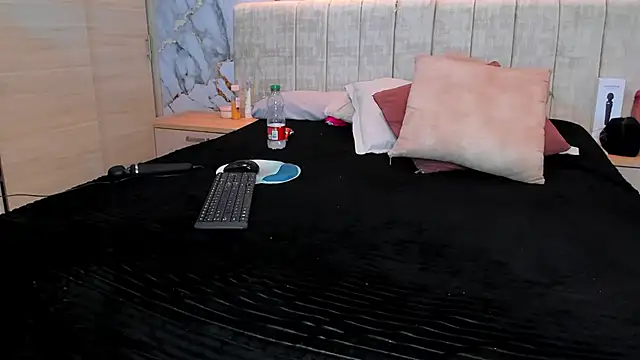 kiana cream online show from 12, 7, 2026