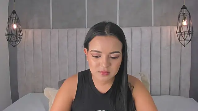 Snapshot of lea_gray chatting on 4, 3, 2025 lea gray online show from 4, 3, 2025
