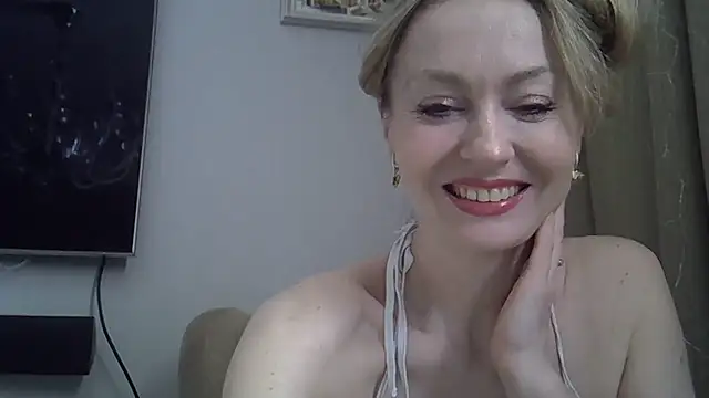 Snapshot of ZarinaSwift chatting on 22, 4, 2026 ZarinaSwift online show from 22, 4, 2026