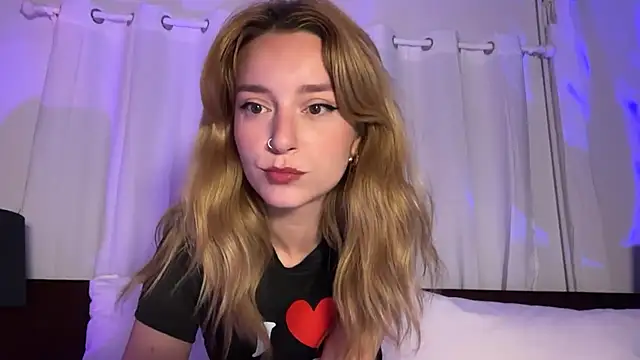 Snapshot of SirenaBelle chatting on 27, 5, 2026 SirenaBelle online show from 27, 5, 2026