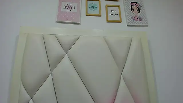 atilanadiaz7 online show from 5, 3, 2026