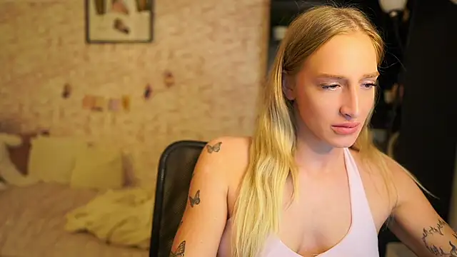 Nicolette  Shea  online show from 1, 12, 2025