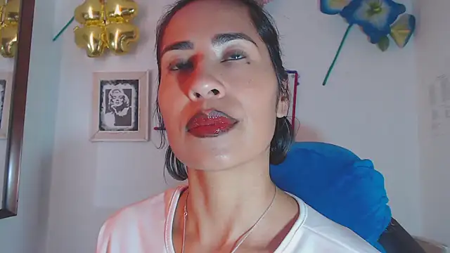 Snapshot of fantasty_nylon chatting on 4, 2, 2025 fantasty nylon online show from 4, 2, 2025
