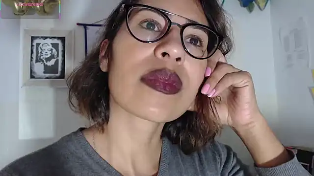 Snapshot of fantasty_nylon chatting on 13, 3, 2025 fantasty nylon online show from 13, 3, 2025