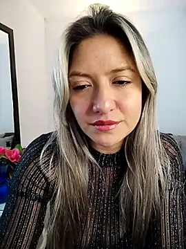 Snapshot of valeriahunter1 chatting on 5, 3, 2025 valeriahunter1 online show from 5, 3, 2025