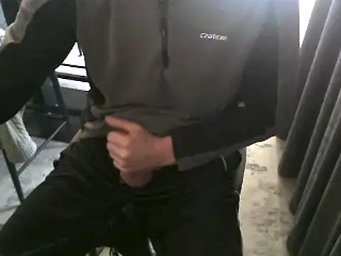 Snapshot of hornyman18cm39 chatting on 2, 1, 2025 hornyman18cm39 online show from 2, 1, 2025