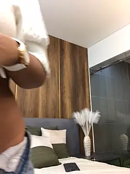 JuanaSimons online show from 1, 2, 2025