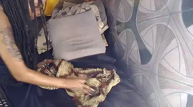 Snapshot of Candiey001 chatting on 19, 12, 2024 Candiey001 online show from 19, 12, 2024