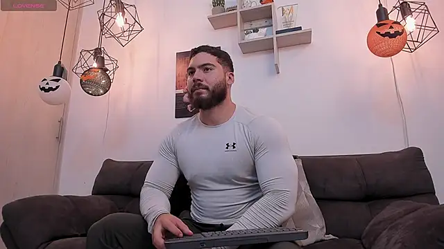 SebastianVilla  online show from 4, 10, 2025