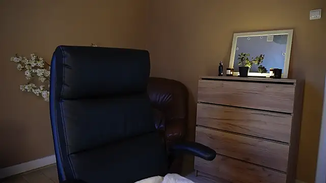 Snapshot of KaylaLaine chatting on 22, 11, 2025 KaylaLaine online show from 22, 11, 2025