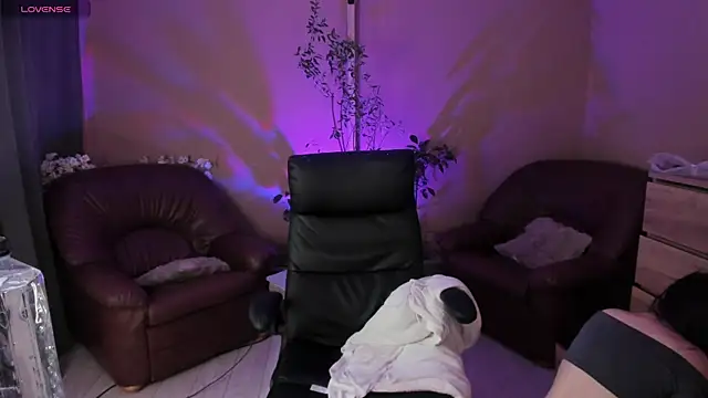 KaylaLaine online show from 9, 7, 2026