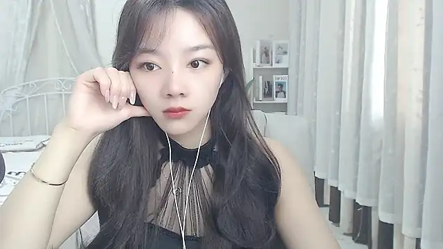 Snapshot of Jenny-Z chatting on 4, 4, 2026 Jenny-Z online show from 4, 4, 2026