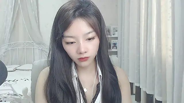 Snapshot of Jenny-Z chatting on 6, 4, 2026 Jenny-Z online show from 6, 4, 2026